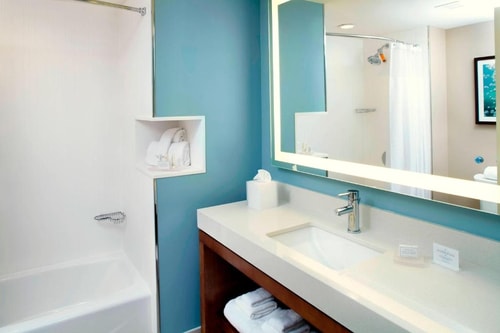 Deluxe King Room Near VA Medical Center ORL 6 Luxury Bookings