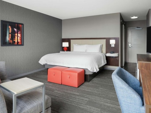 Deluxe King Room Near The Goddard School CHI 1 Luxury Bookings