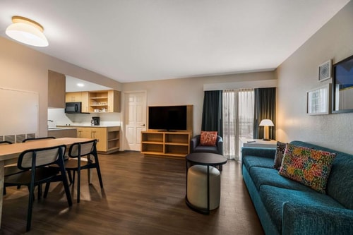 1 Bedroom King Suite Near Planet Fitness ORL 1 Luxury Bookings