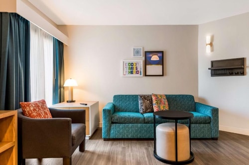 1 Bedroom King Suite Near Planet Fitness ORL 2 Luxury Bookings