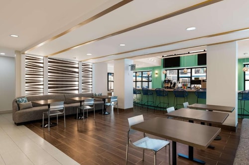 1 Bedroom King Suite Near Planet Fitness ORL 8 Luxury Bookings