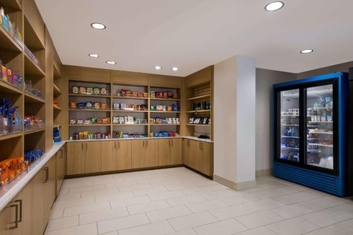 1 Bedroom King Suite Near Planet Fitness ORL 9 Luxury Bookings