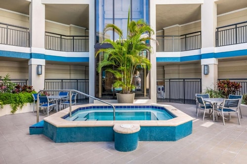 1 Bedroom King Suite Near Planet Fitness ORL 12 Luxury Bookings