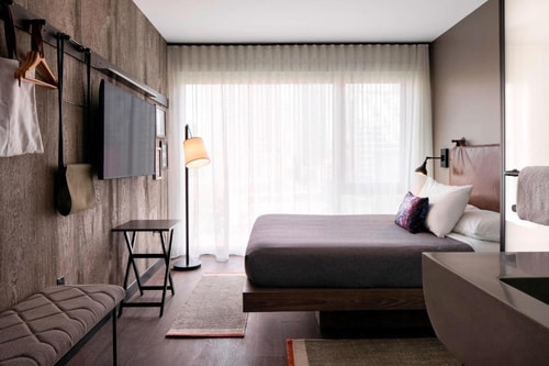 Queen Room Near White Jesse Park CHI Luxury Bookings