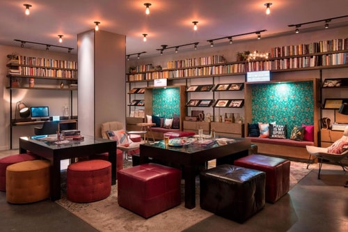 Queen Room Near White Jesse Park CHI 13 Luxury Bookings