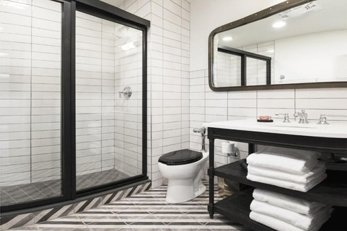 Deluxe Queen Room Near Walter Payton College CHI 5 Luxury Bookings