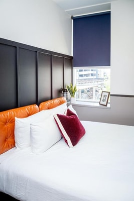 Deluxe Queen Room Near Walter Payton College CHI Luxury Bookings