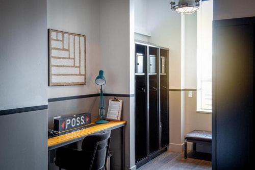 Deluxe Queen Room Near Walter Payton College CHI 7 Luxury Bookings