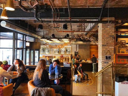 Deluxe Queen Room Near Walter Payton College CHI 8 Luxury Bookings