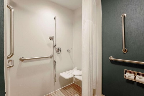 King Room Near Wintrust Sports Complex CHI 3 Luxury Bookings