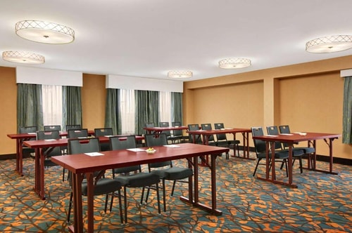 King Room Near Wintrust Sports Complex CHI 6 Luxury Bookings