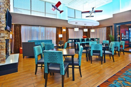 King Room Near Wintrust Sports Complex CHI 10 Luxury Bookings