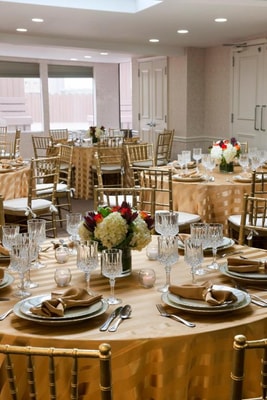 Deluxe Queen Room Near Tecumseh Playground NYC 4 Luxury Bookings