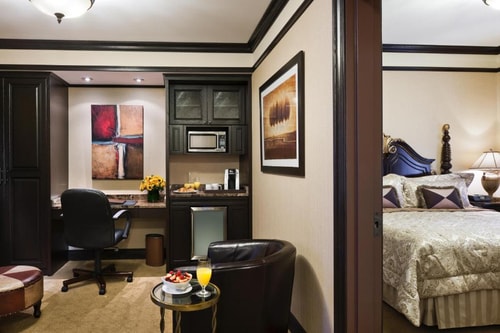 Deluxe Queen Room Near Tecumseh Playground NYC 9 Luxury Bookings