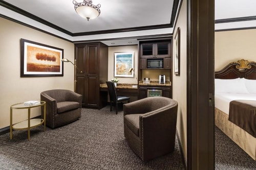 Deluxe Queen Room Near Tecumseh Playground NYC 10 Luxury Bookings