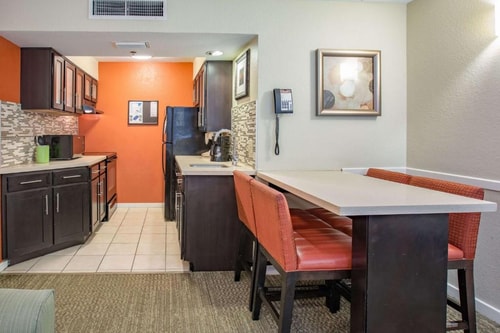 1 Bedroom King Suite Near Halal Market ORL 2 Luxury Bookings