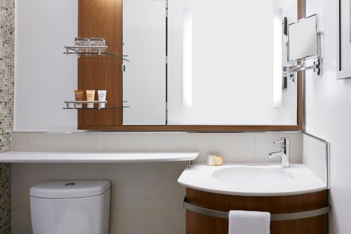 Standard Queen Room Near Little Collins NYC 3 Luxury Bookings