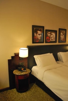 Deluxe Twin Room Near Loring Place NYC 1 Luxury Bookings