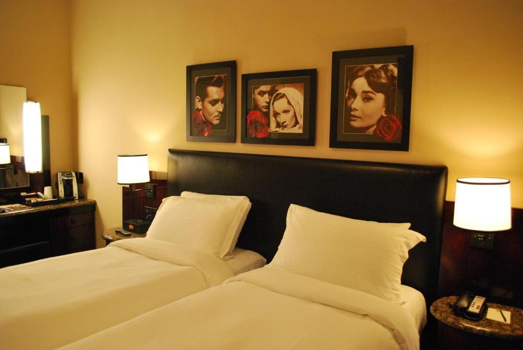 Deluxe Twin Room Near Loring Place NYC Luxury Bookings