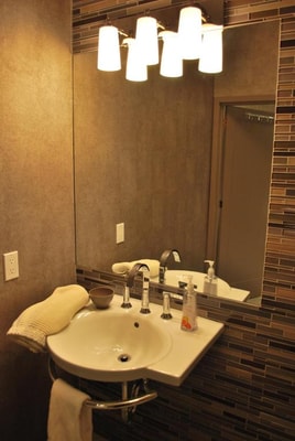 Deluxe Twin Room Near Loring Place NYC 4 Luxury Bookings