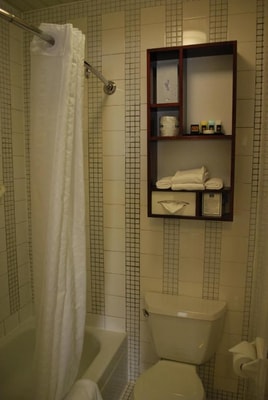 Deluxe Twin Room Near Loring Place NYC 3 Luxury Bookings