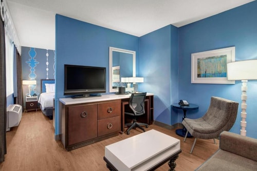 King Room Near Milton Lee Olive Park CHI 3 Luxury Bookings