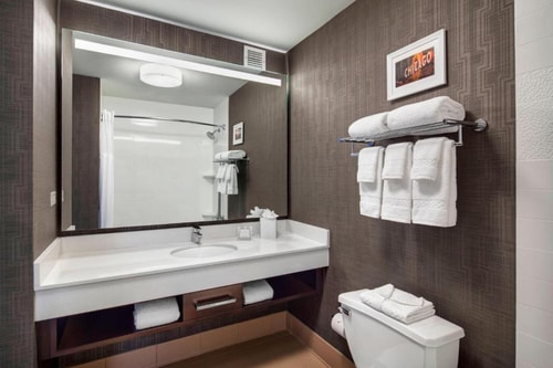 King Room Near Milton Lee Olive Park CHI 5 Luxury Bookings