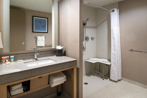 King Room Near Lozano Branch School CHI 6 Luxury Bookings