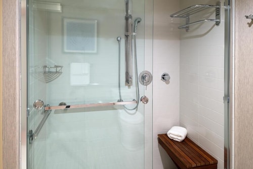 King Room Near Lozano Branch School CHI 7 Luxury Bookings