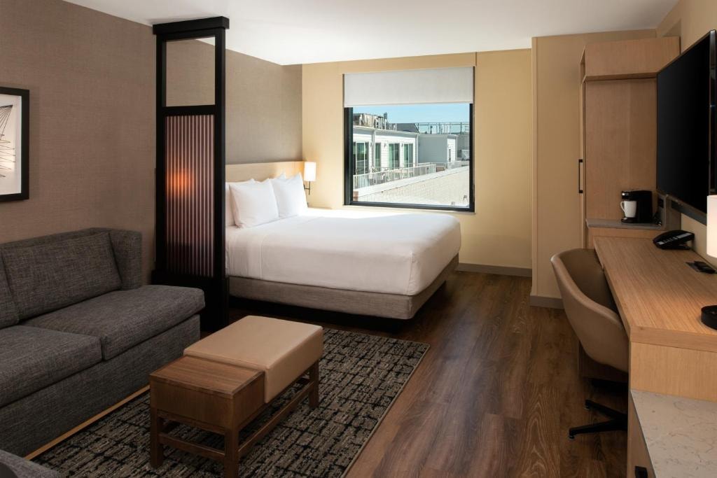 King Room Near Lozano Branch School CHI Luxury Bookings