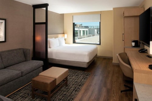 King Room Near Lozano Branch School CHI Luxury Bookings