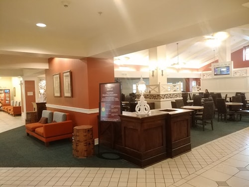 Queen Studio Near Mane lu Grill ORL 8 Luxury Bookings