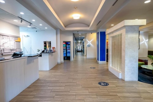 King Room Near Coco Key Water Park ORL 12 Luxury Bookings