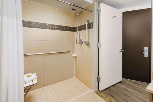 King Room Near The Museum at FIT NYC 5 Luxury Bookings
