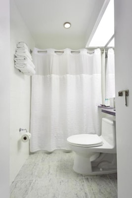 Deluxe King Room Near Pulitzer Plaza NYC 1 Luxury Bookings
