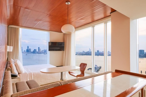 Standard Queen Room Near 14th Street Park NYC 7 Luxury Bookings