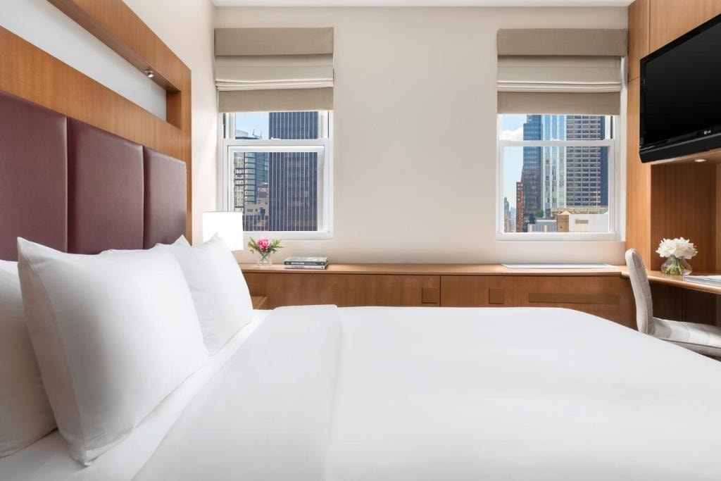 Double Room Mobility Access Near GreenacrePark NYC Luxury Bookings