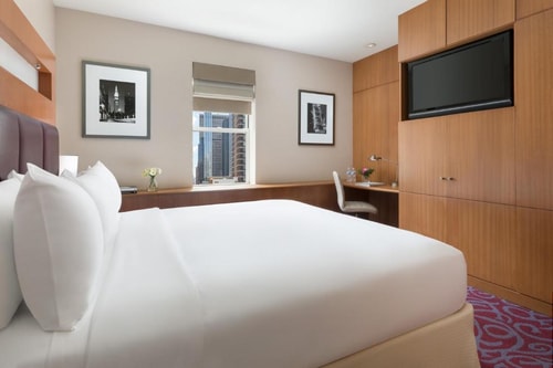 Double Room Mobility Access Near GreenacrePark NYC 3 Luxury Bookings