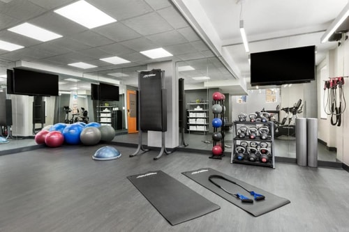 Double Room Mobility Access Near GreenacrePark NYC 13 Luxury Bookings