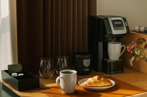 Queen Room Near Coty Building NYC 2 Luxury Bookings