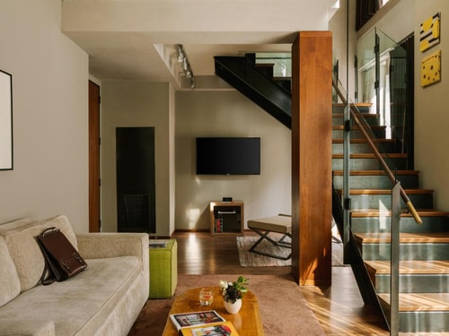 Queen Room Near Coty Building NYC 5 Luxury Bookings