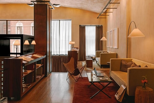 Queen Room Near Coty Building NYC 7 Luxury Bookings