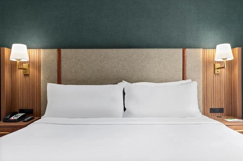 King Room Near Oscar Wilde NYC Luxury Bookings