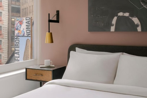 King Room Near Homecoming Salon NYC 2 Luxury Bookings