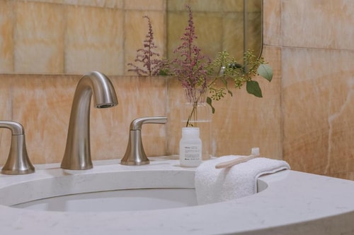 King Room Near Homecoming Salon NYC 7 Luxury Bookings