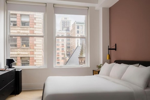 King Room Near Homecoming Salon NYC Luxury Bookings