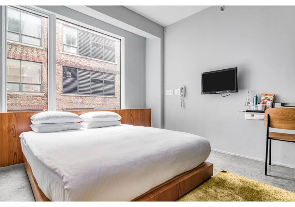 Deluxe Room Near Porchlight NYC Luxury Bookings