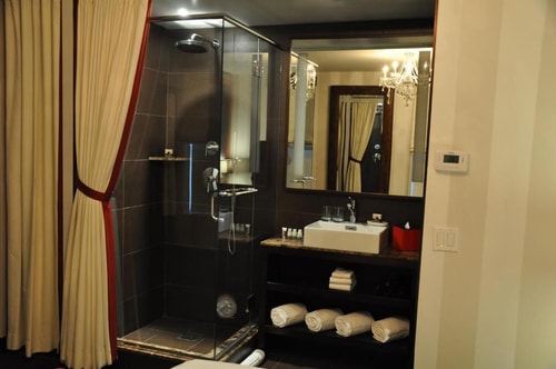 Superior Queen Room Near Atria Books NYC 4 Luxury Bookings