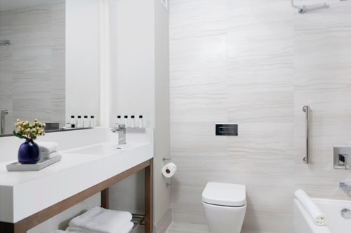 Guest Room Near Bella Abzug Park NYC 4 Luxury Bookings