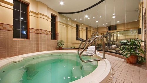 Standard King Room Near Wendt Playlot Park CHI 14 Luxury Bookings